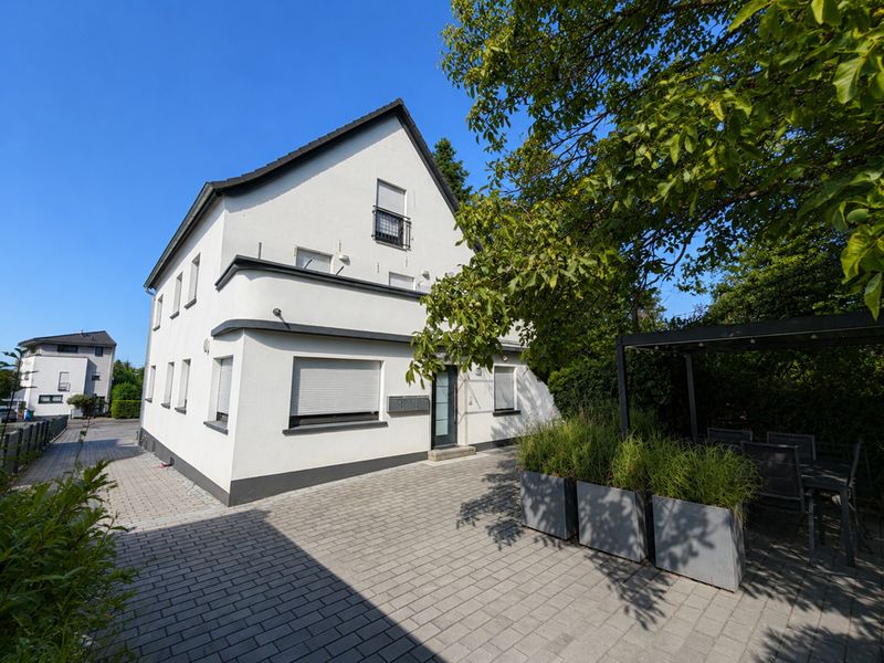 4-Zimmerwohnung mit großem Balkon und Gartenanteil !